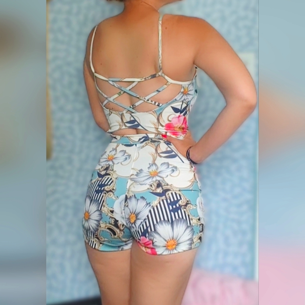 Beautiful Floral Romper - Picture 2 of 2